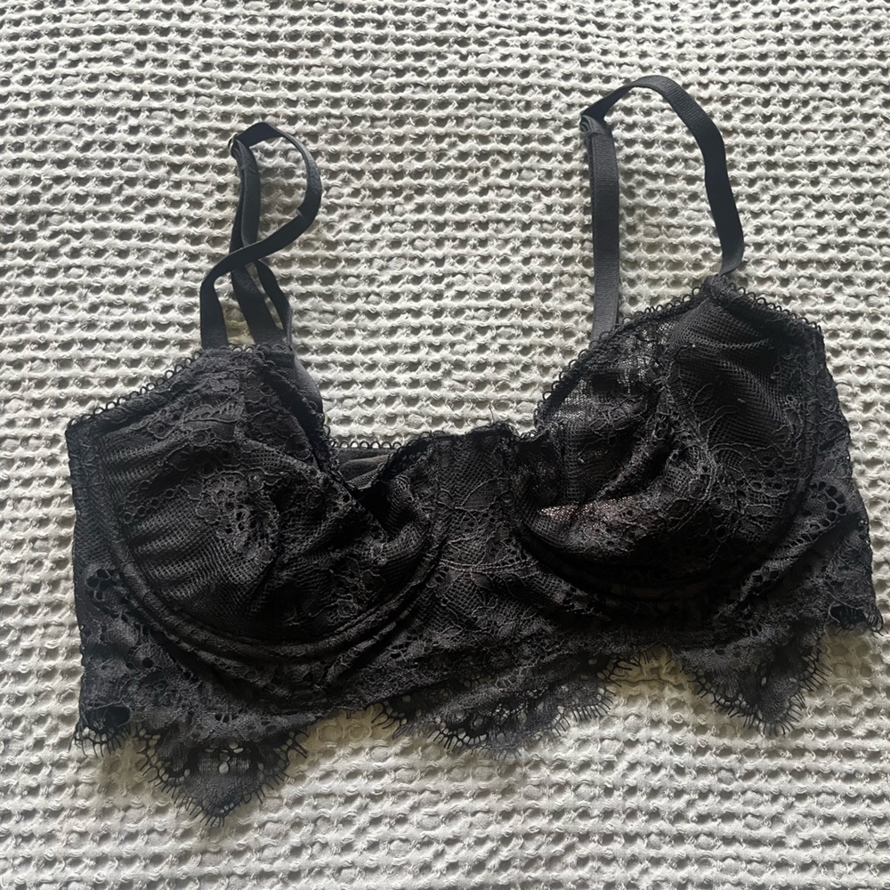 Victoria's Secret Dream Angels Black Lace Bra with underwire lightly padded